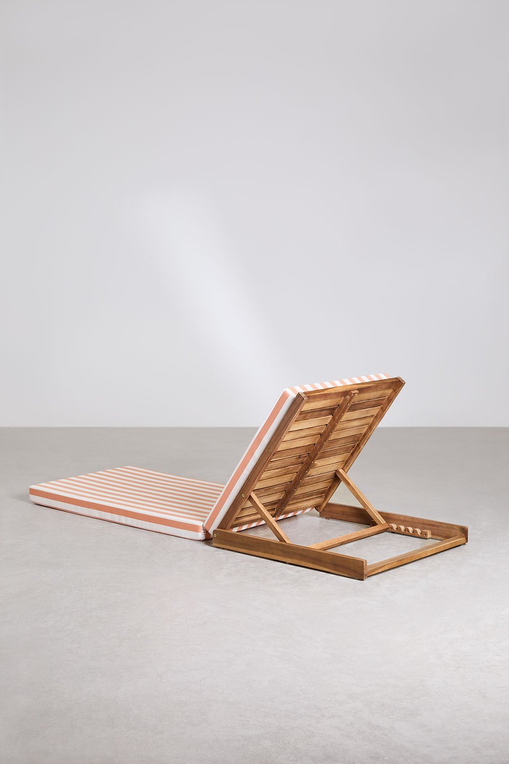 Chaise longue inclinable en bois d'acacia Idaira, image de la galerie 5