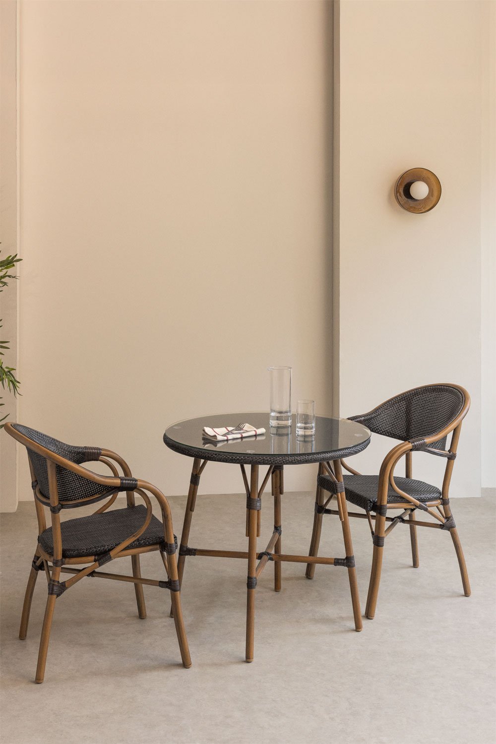 Ensemble table ronde Brielle Bistro Classic Ø80 cm et 2 chaises avec accoudoirs en textilène et aluminium Brielle Bistro Classic, image de la galerie 1