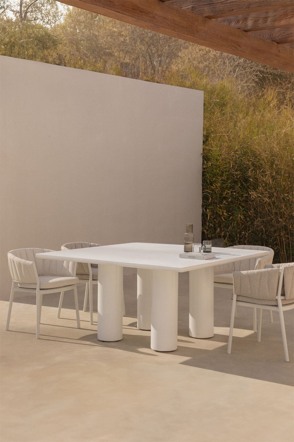 Table de jardin carrée 150x150 cm en ciment de Lisbonne, image de la galerie 1