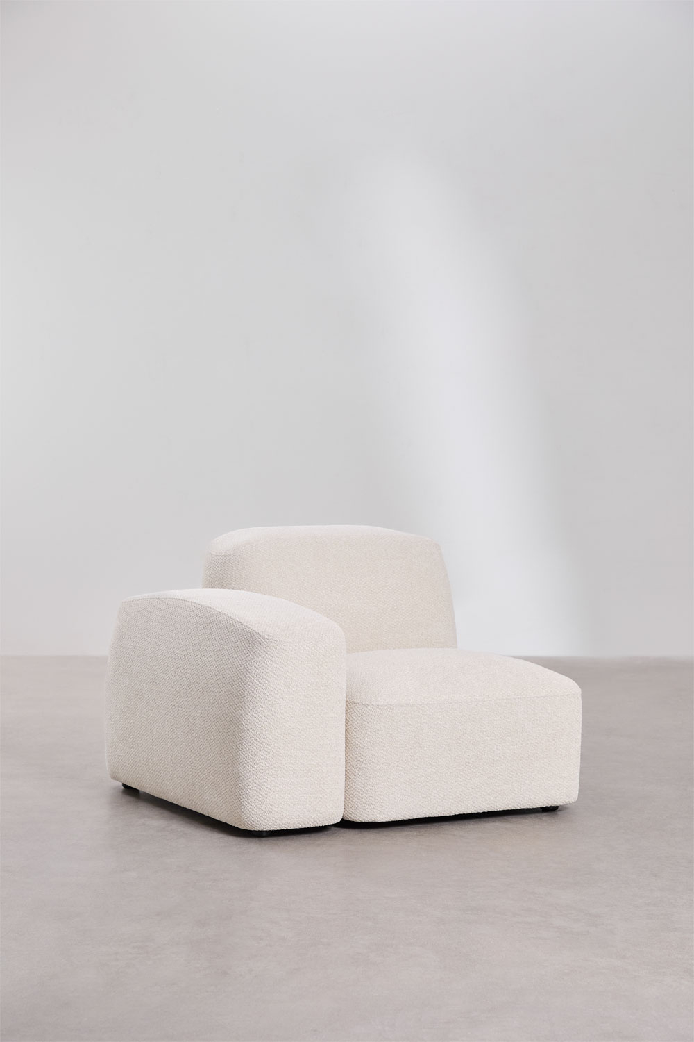 Module de canapé Bastian blanc crème en forme de fauteuil arrondi avec pieds bas.
