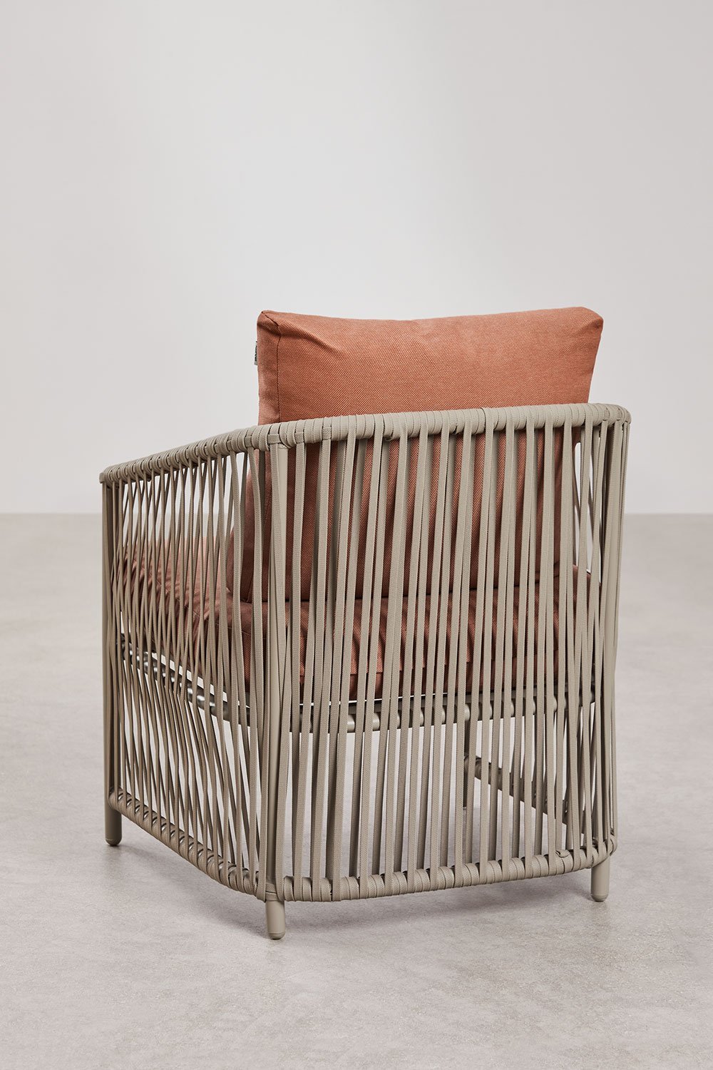 Ensemble de jardin composé d'un canapé 2 places, de 2 fauteuils et de tables basses en aluminium et corde tressée Sophie., image de la galerie 11