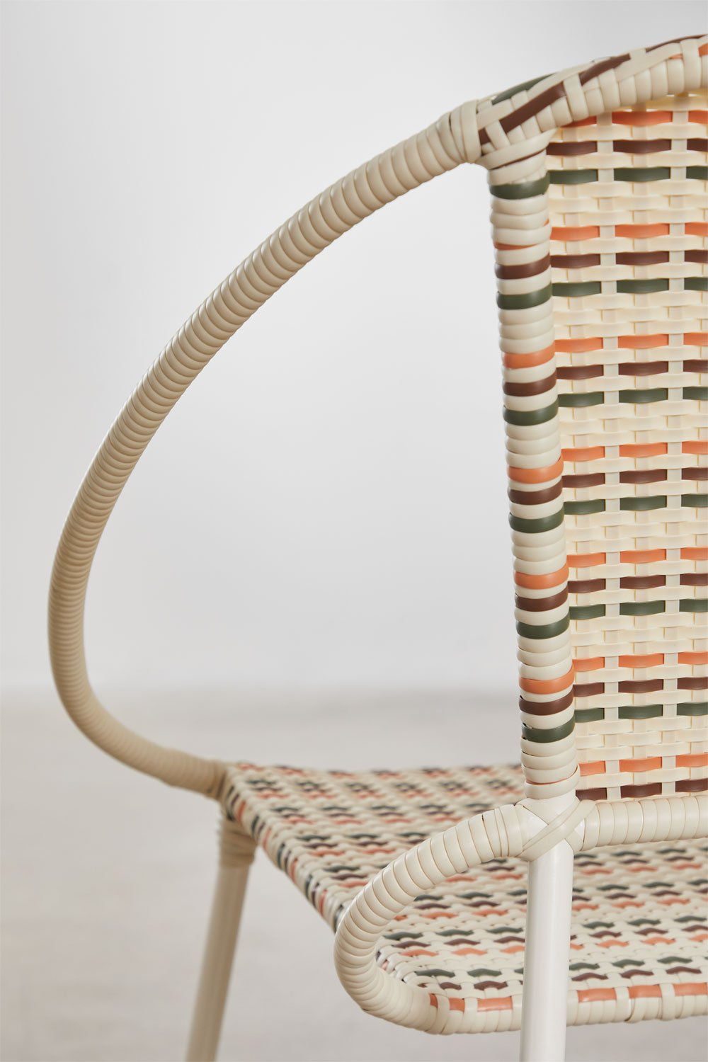 Ensemble de jardin avec 2 fauteuils empilables et table d'appoint en acier et osier synthétique Maryland, image de la galerie 5