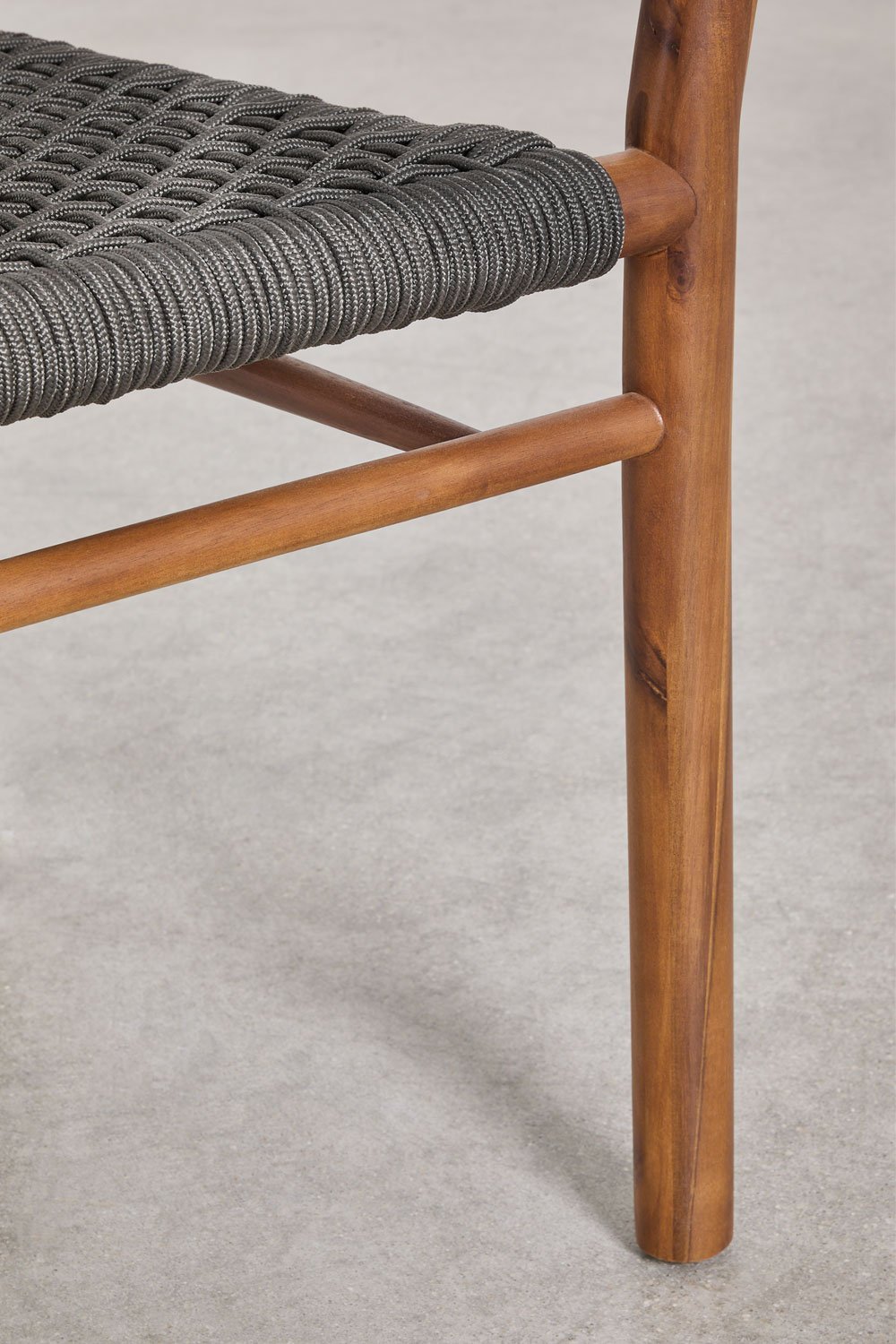 Chaise de jardin classique Tenay avec accoudoirs en bois d'acacia et corde tressée, image de la galerie 7