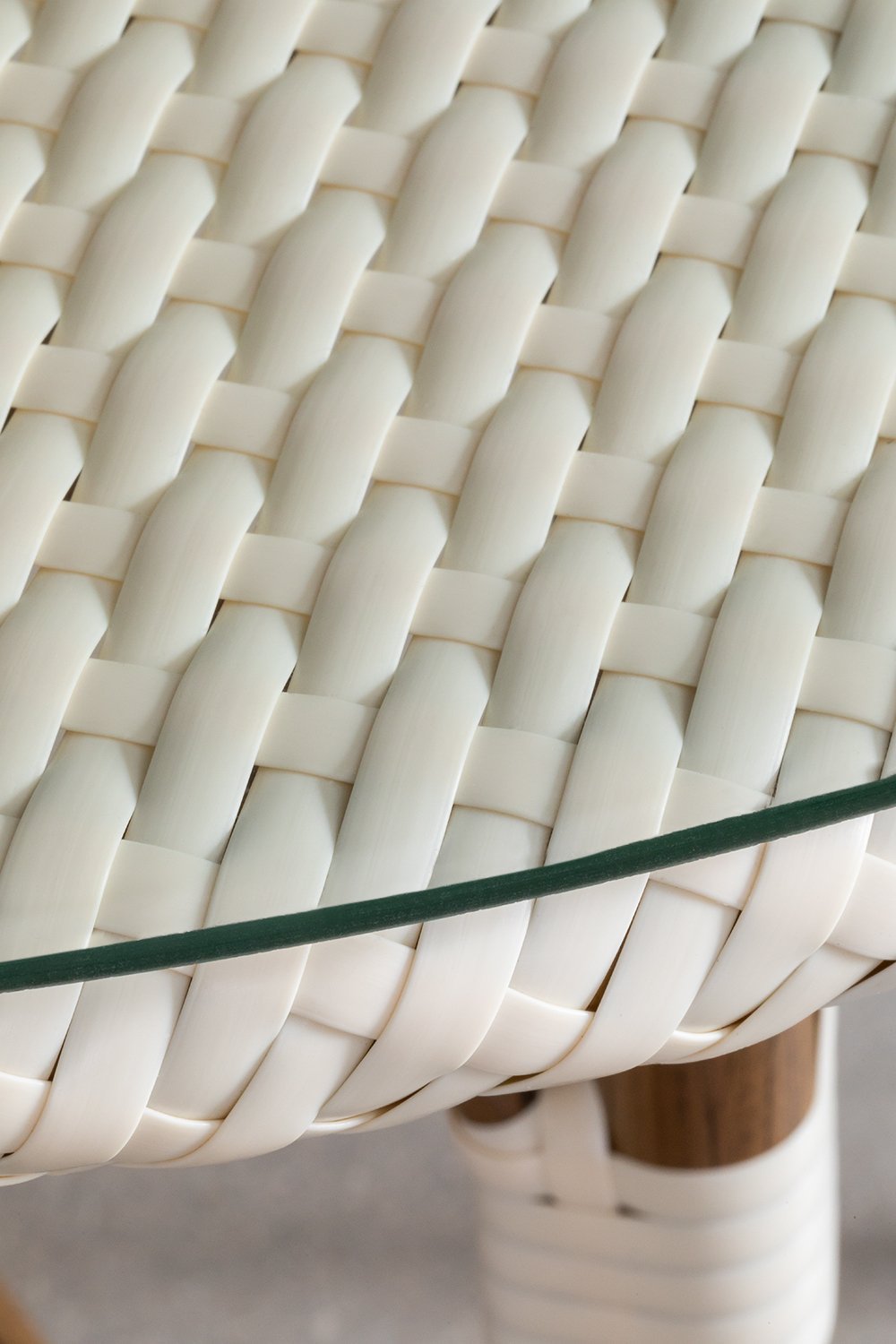 Ensemble table ronde Brielle Bistro (80 cm de diamètre) et 4 chaises de jardin empilables en aluminium, image de la galerie 5