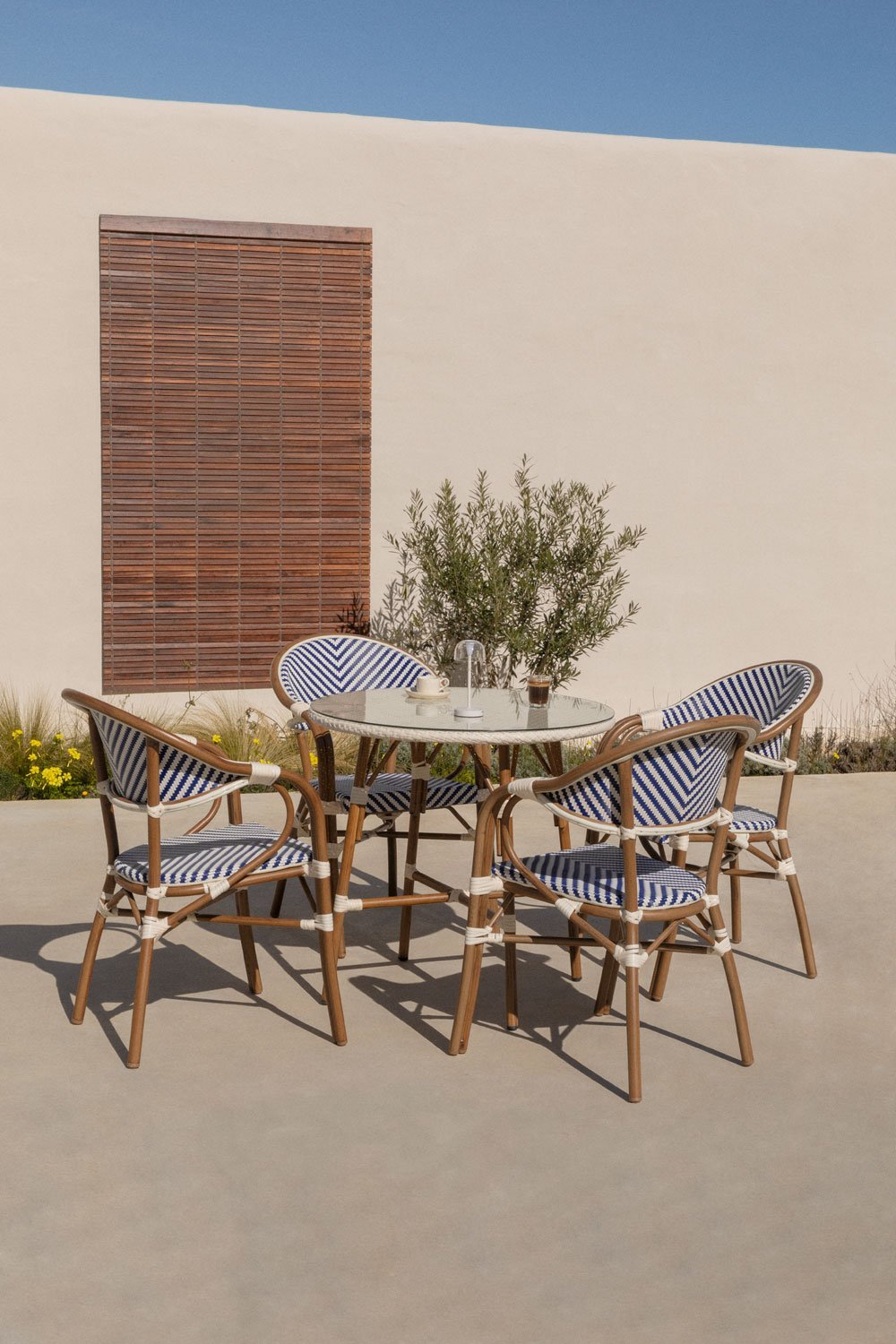 Ensemble table ronde Ø80 cm et 4 chaises de jardin empilables avec accoudoirs aluminium Brielle Bistro, image de la galerie 1