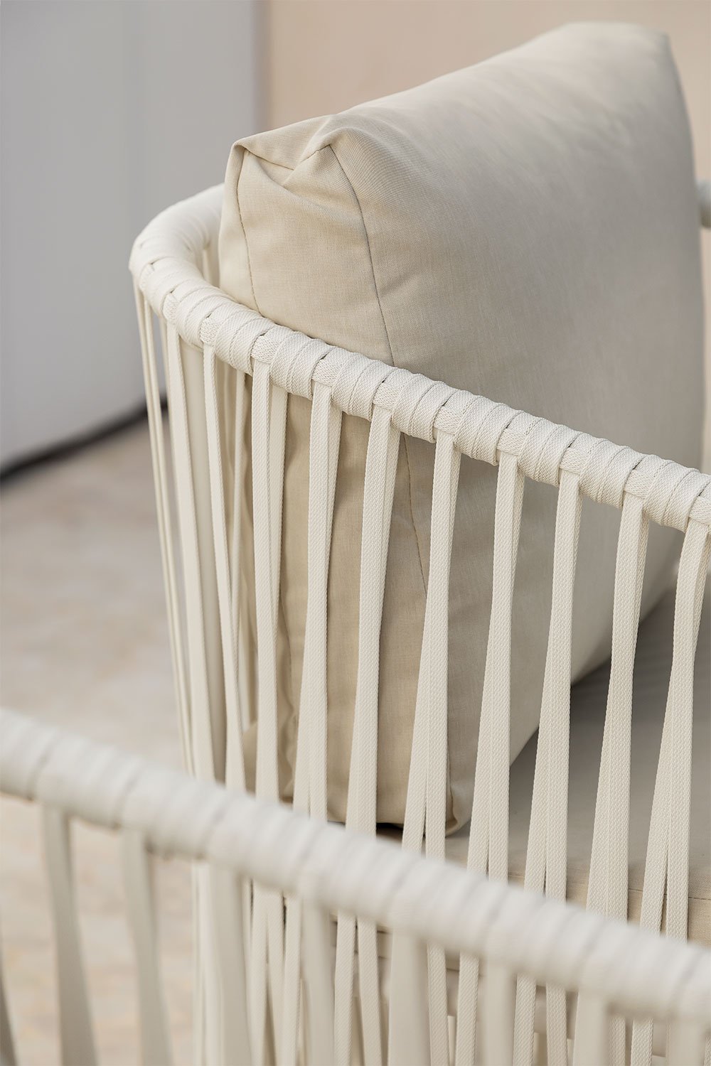 Lot de 2 chaises de jardin avec accoudoirs en aluminium et corde tressée Sophie, image de la galerie 2