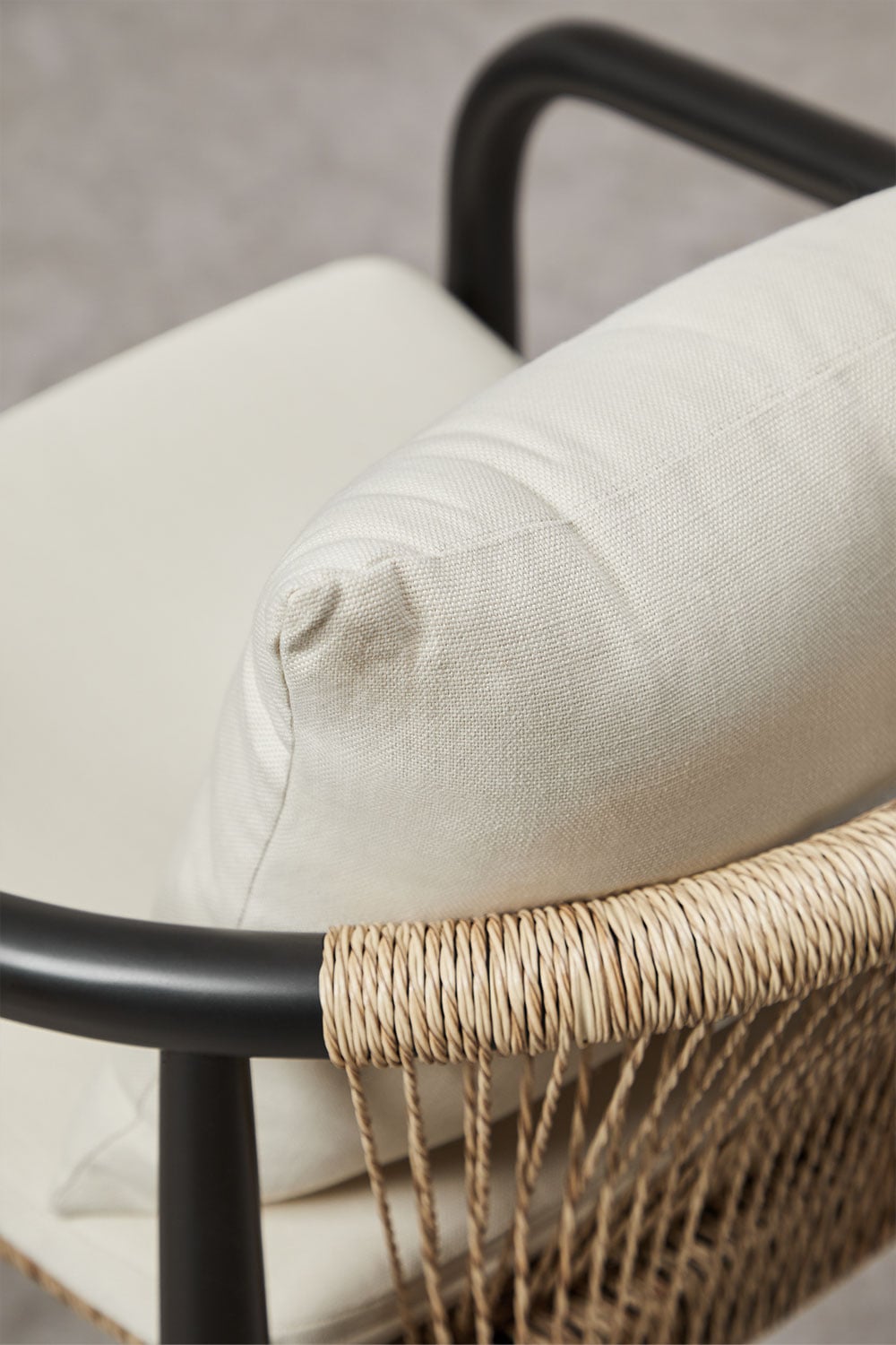 Pack de 4 chaises de salle à manger avec accoudoirs en acacia Giulia, image de la galerie 6