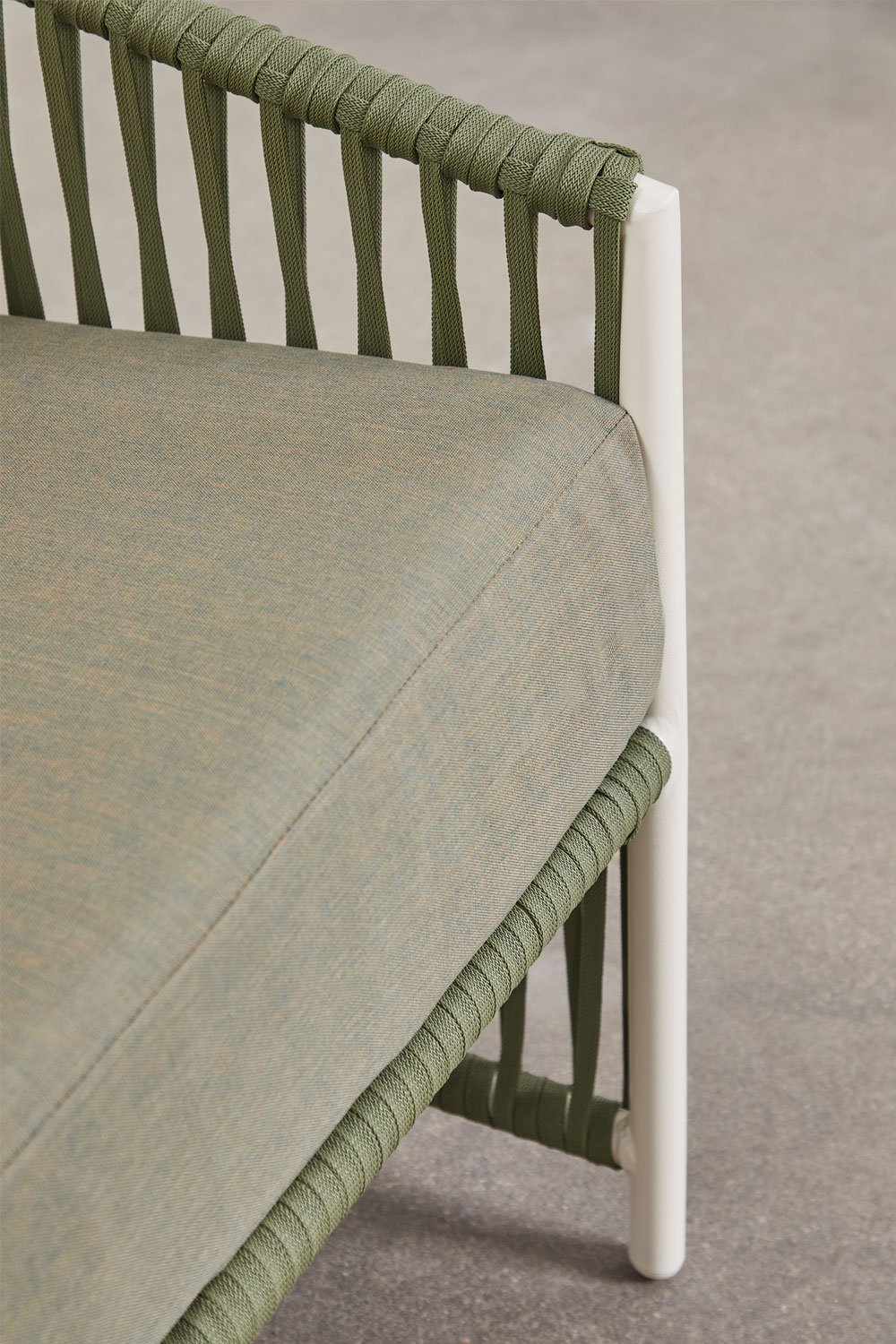 Ensemble de jardin composé d'un canapé 2 places, de 2 fauteuils et de tables basses en aluminium et corde tressée Sophie., image de la galerie 12