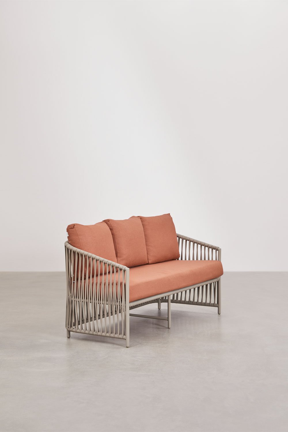 Ensemble de jardin composé d'un canapé 2 places, de 2 fauteuils et de tables basses en aluminium et corde tressée Sophie., image de la galerie 5