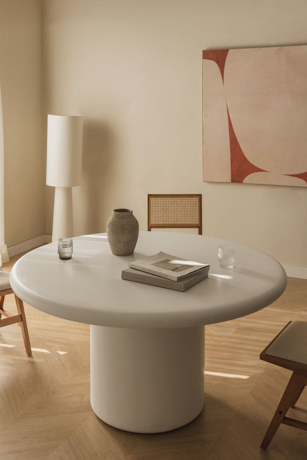 Table à manger ronde en ciment Namara, image de la galerie 6