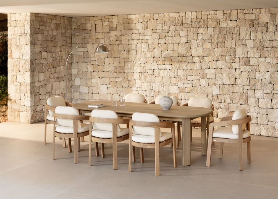 Table de jardin ovale 240x100 cm en bois d'acacia Uleno