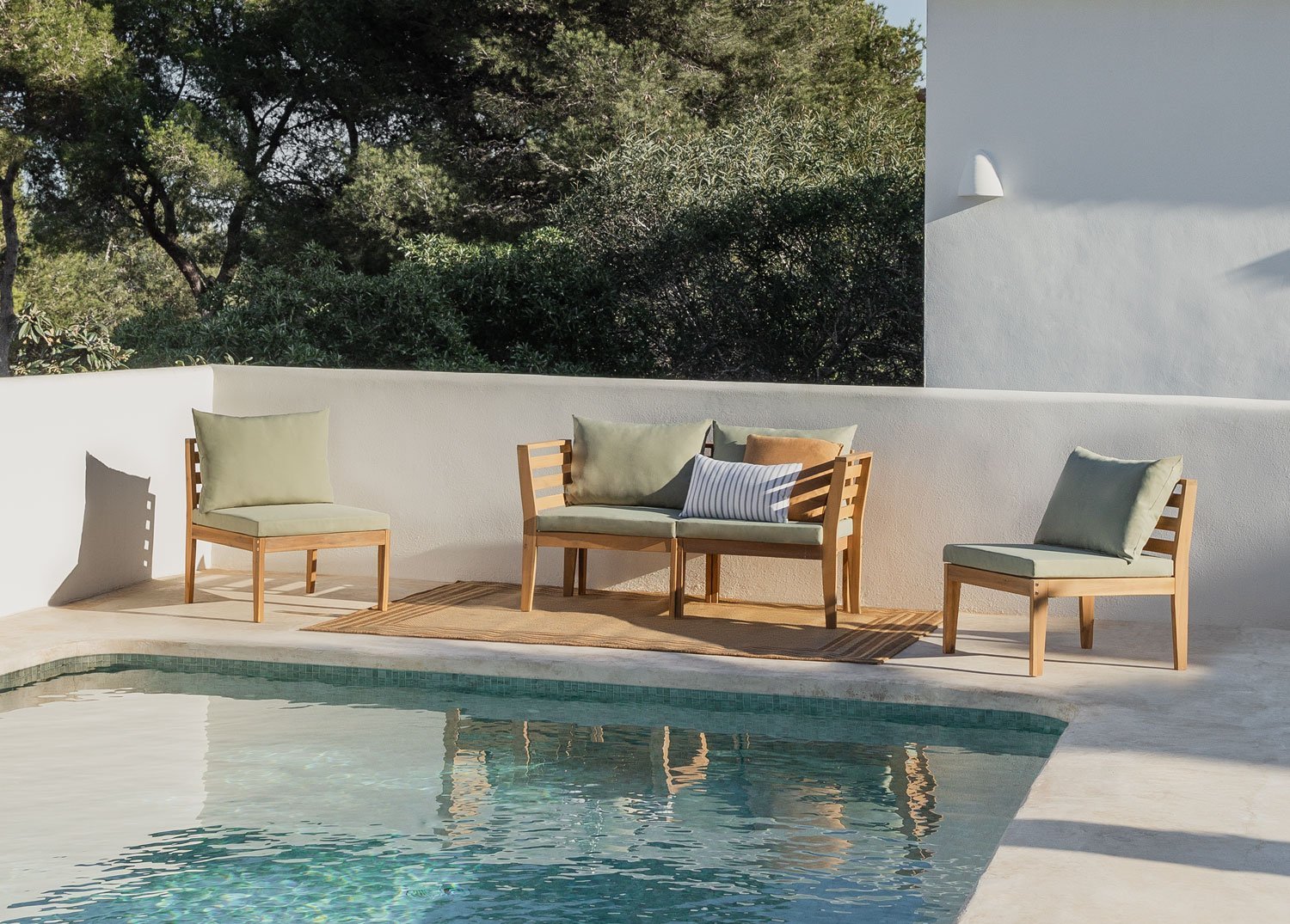 Canapé de jardin modulable 4 pièces avec accoudoirs en bois d'acacia Filips         , image de la galerie 1