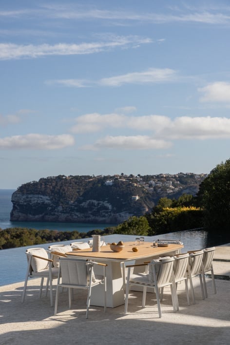 Ensemble table rectangulaire 260x110 cm en aluminium et bois de teck Inkeri et 10 chaises de jardin en aluminium et tissu bouclé