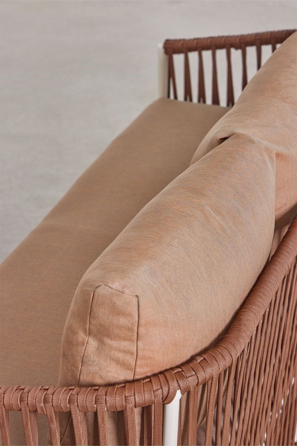 Ensemble de jardin composé d'un canapé 2 places, de 2 fauteuils et de tables basses en aluminium et corde tressée Sophie., image de la galerie 7