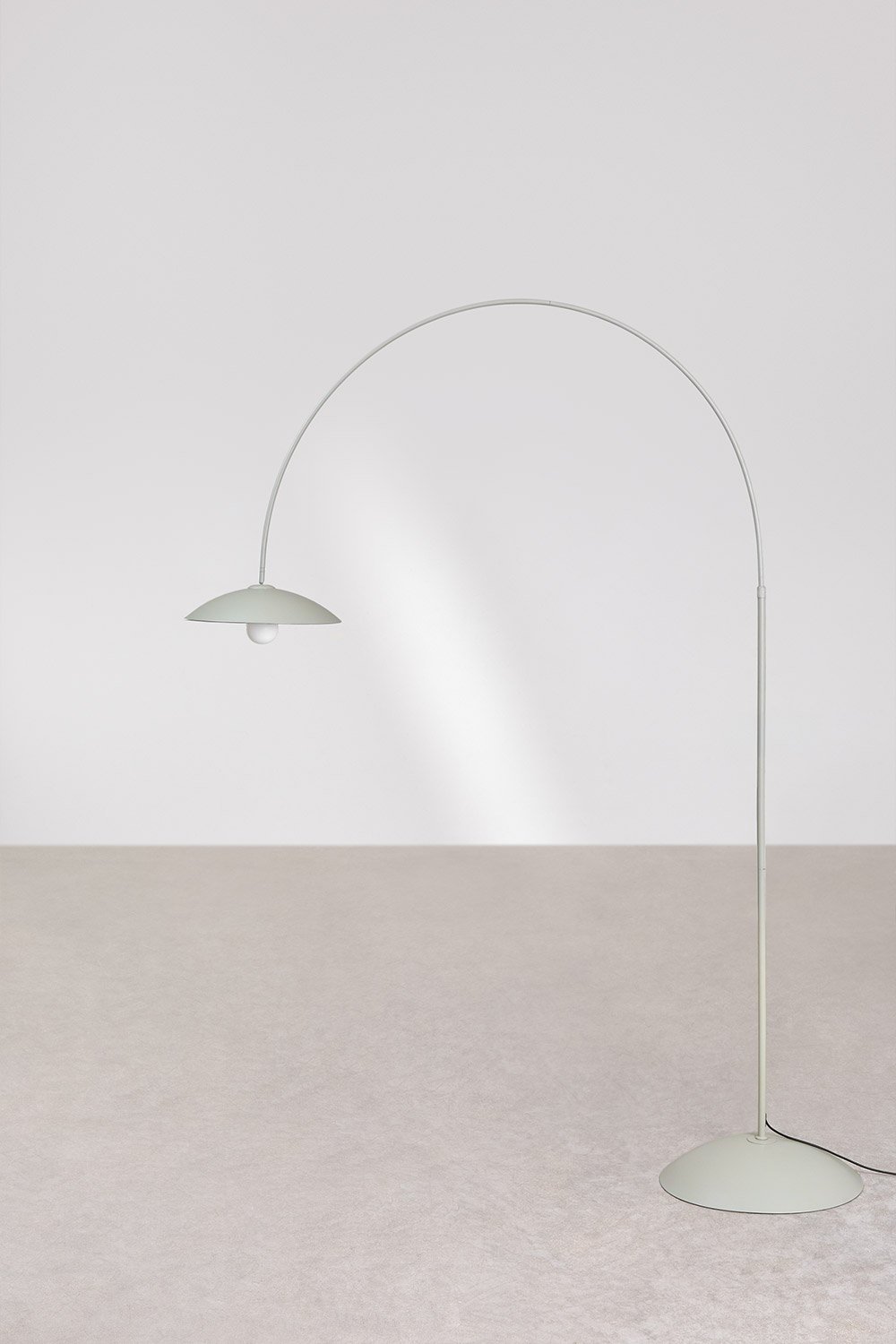Lampadaire d'extérieur en fer Lomira, image de la galerie 1