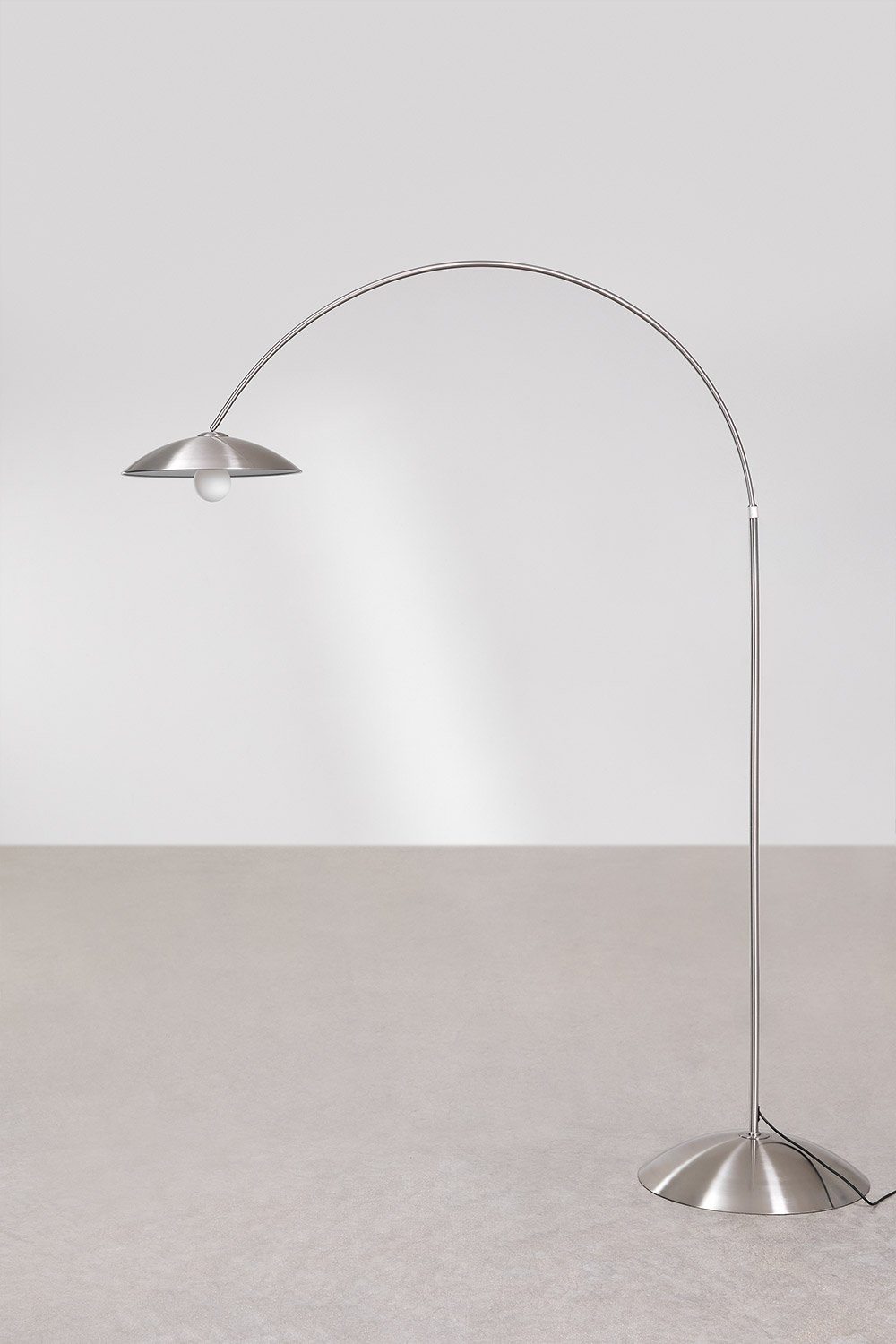 Lampadaire d'extérieur en fer Lomira, image de la galerie 1