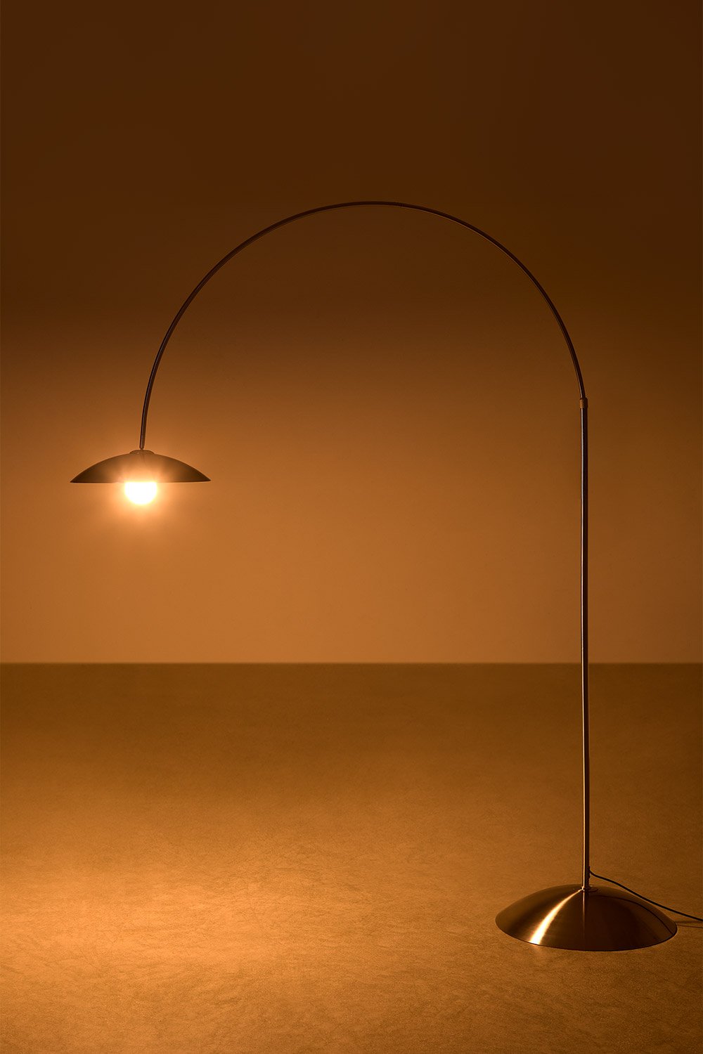 Lampadaire d'extérieur en fer Lomira, image de la galerie 2