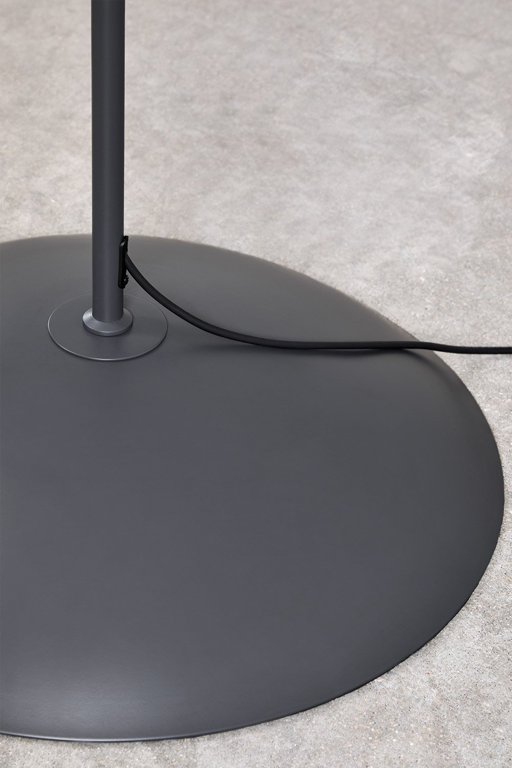 Lampadaire en fer Lomira, image de la galerie 7