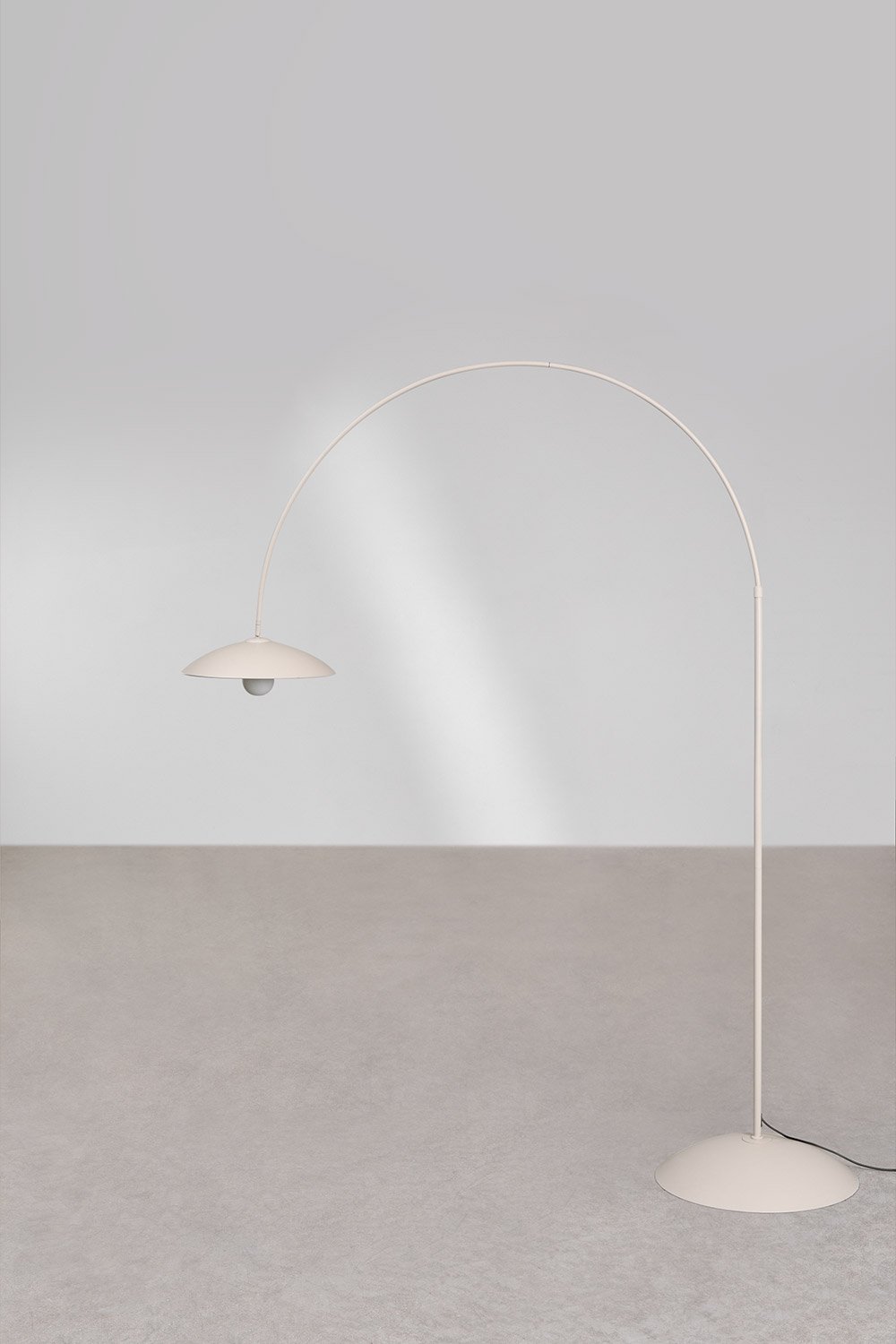 Lampadaire en fer Lomira, image de la galerie 5