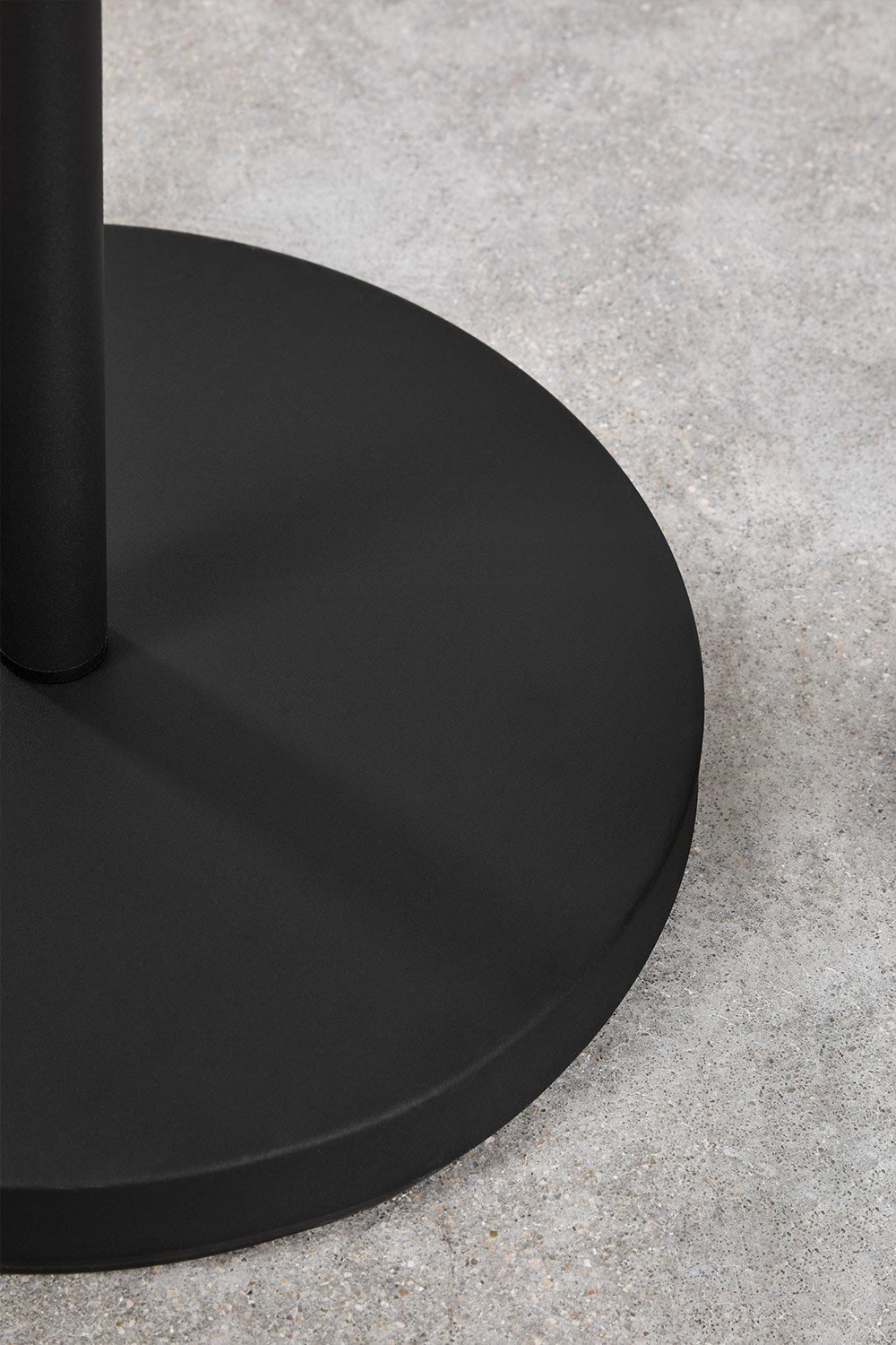 Lampadaire d'extérieur LED sans fil Ovela en fer et corde tressée, image de la galerie 6