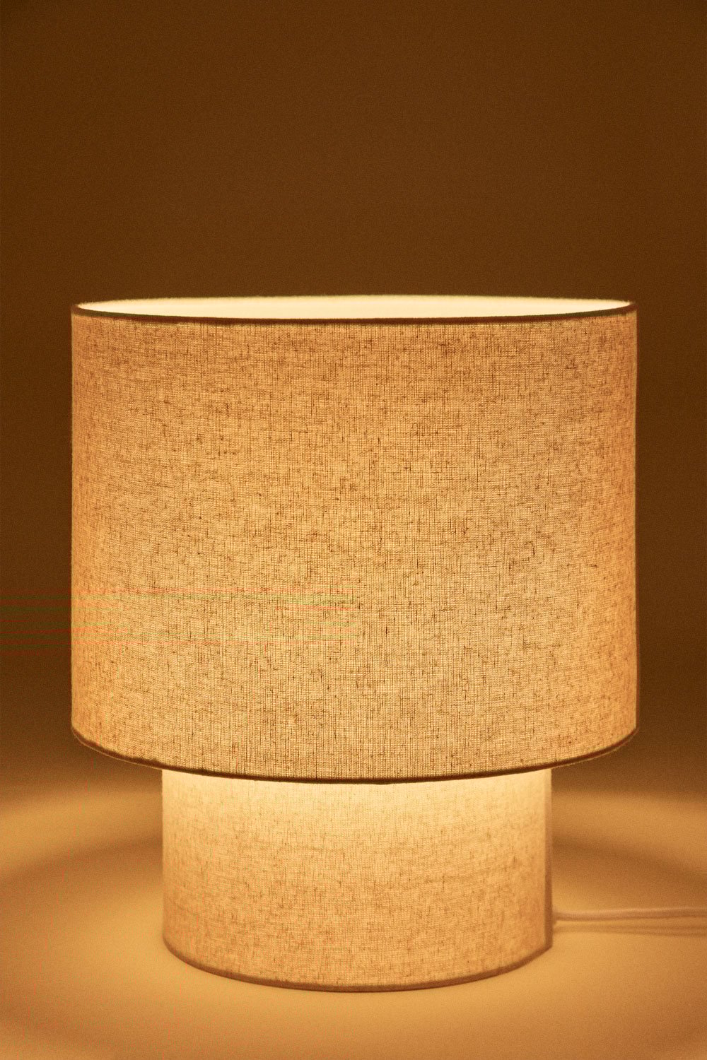 Lampe de table Gioura en lin et fer, image de la galerie 3