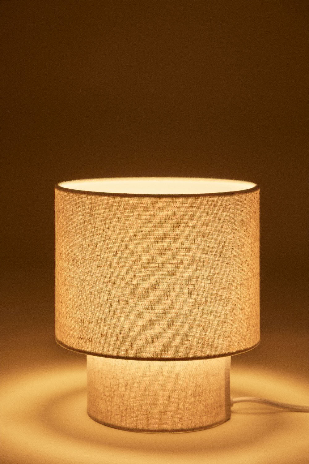 Lampe de table Gioura en lin et fer, image de la galerie 3