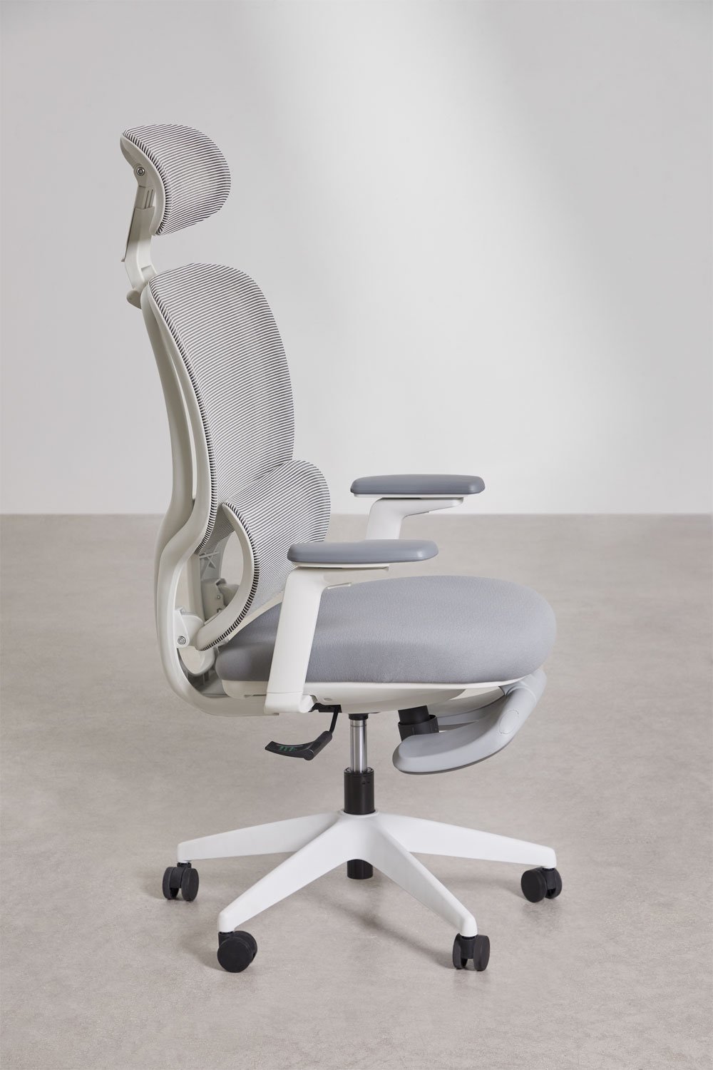 Chaise de bureau avec roulettes, accoudoirs et repose-pieds Saubion, image de la galerie 5