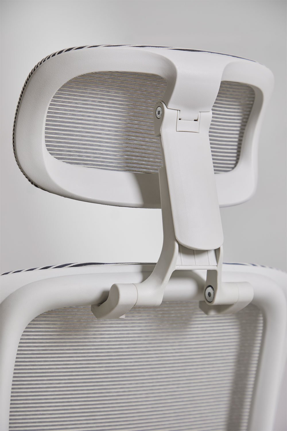 Chaise de bureau avec roulettes, accoudoirs et repose-pieds Saubion, image de la galerie 8