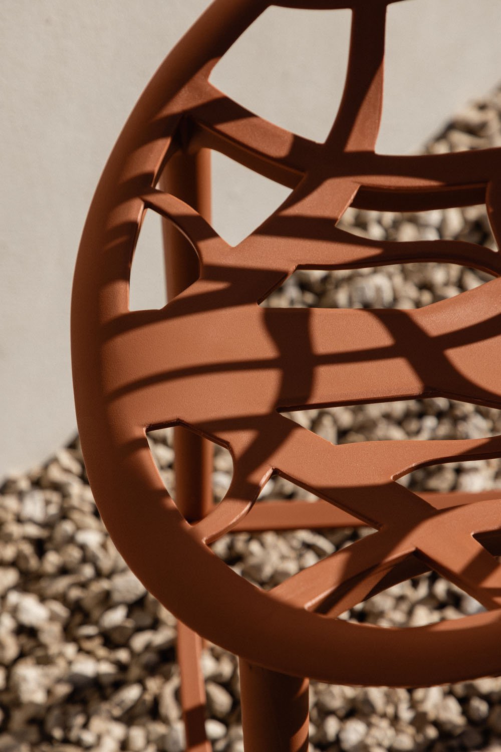 Lot de 4 tabourets hauts de jardin 65 cm en polypropylène couleur rouille Ores, image de la galerie 2