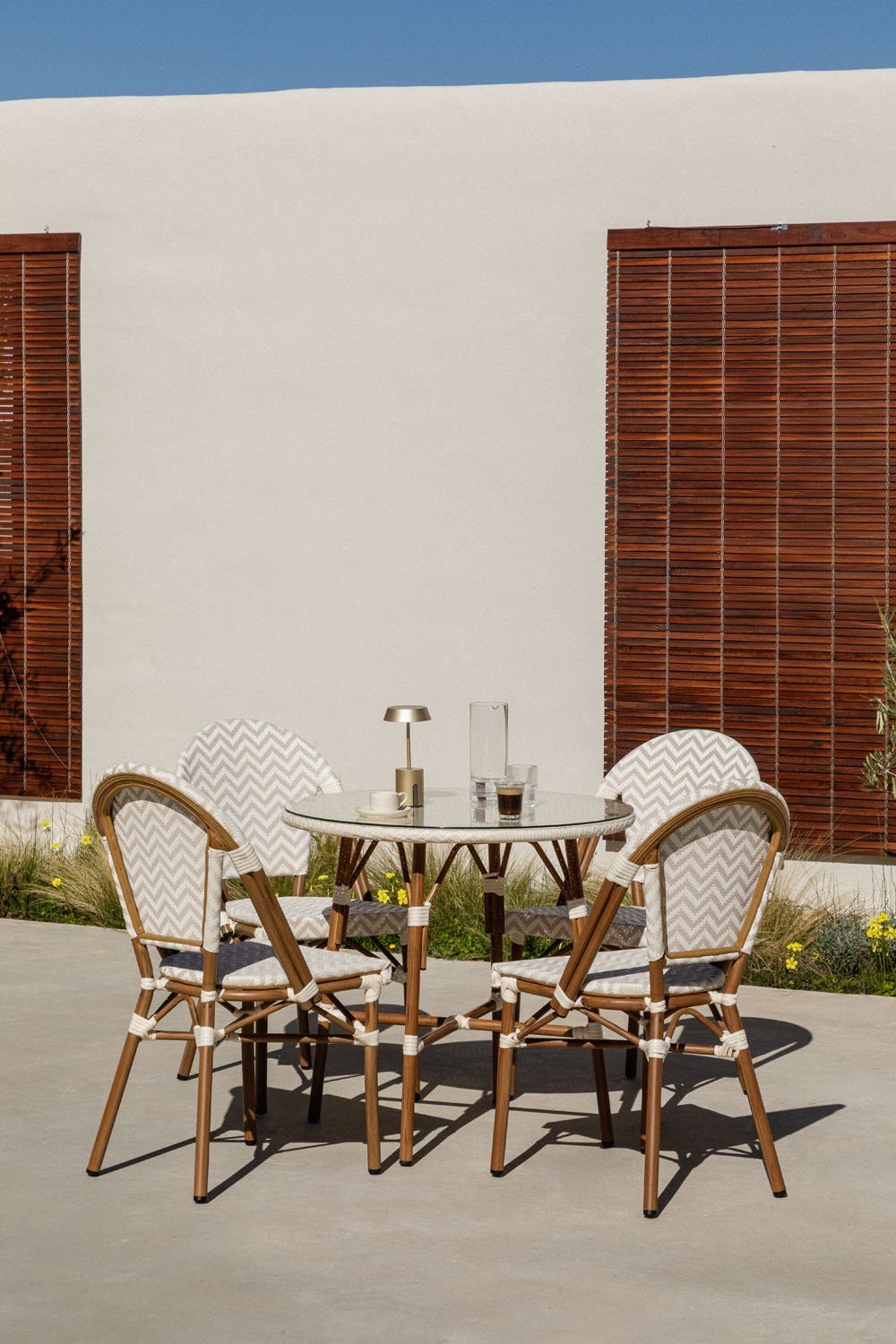 Ensemble table ronde Ø80 cm et 4 chaises de jardin empilables en aluminium et rotin synthétique Brielle Bistro   , image de la galerie 1