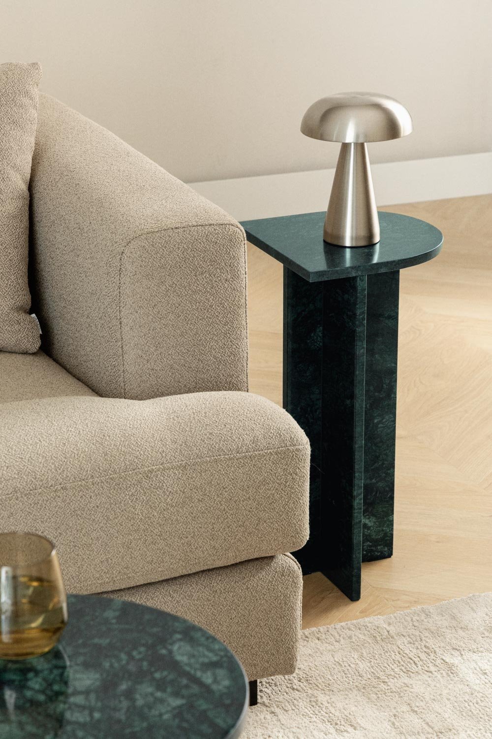 Table d'appoint en marbre Corwel, image de la galerie 1