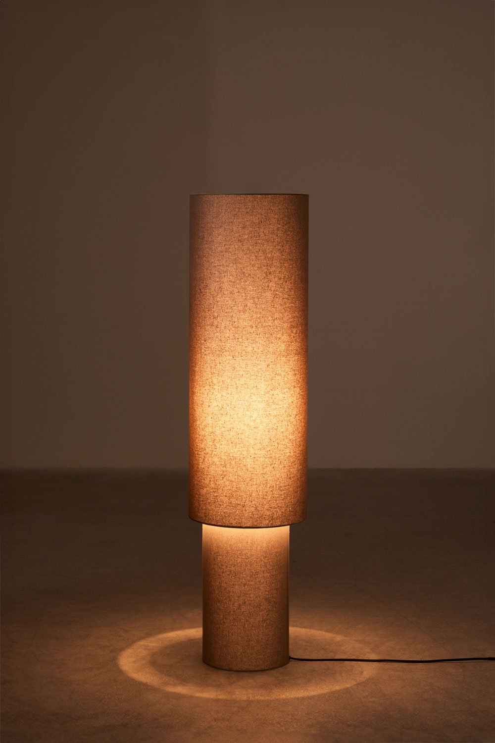 Lampadaire Gioura en lin et fer, image de la galerie 3