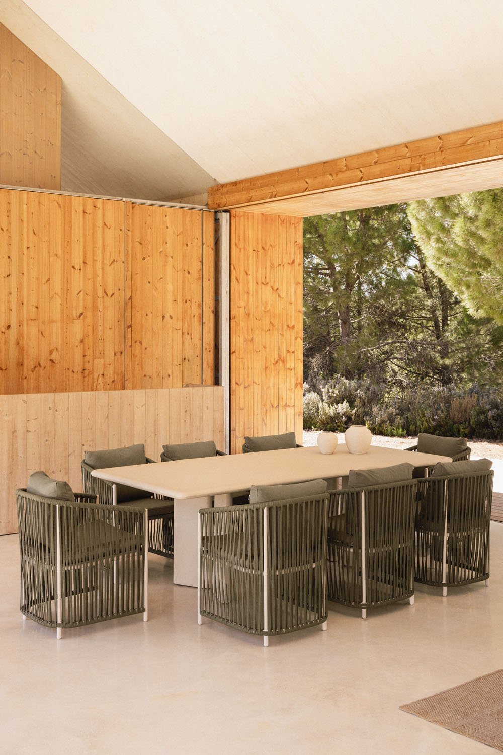 Ensemble table rectangulaire 240x100 cm en ciment Chelsea et 8 chaises de jardin en aluminium et corde tressée Sophie, image de la galerie 1