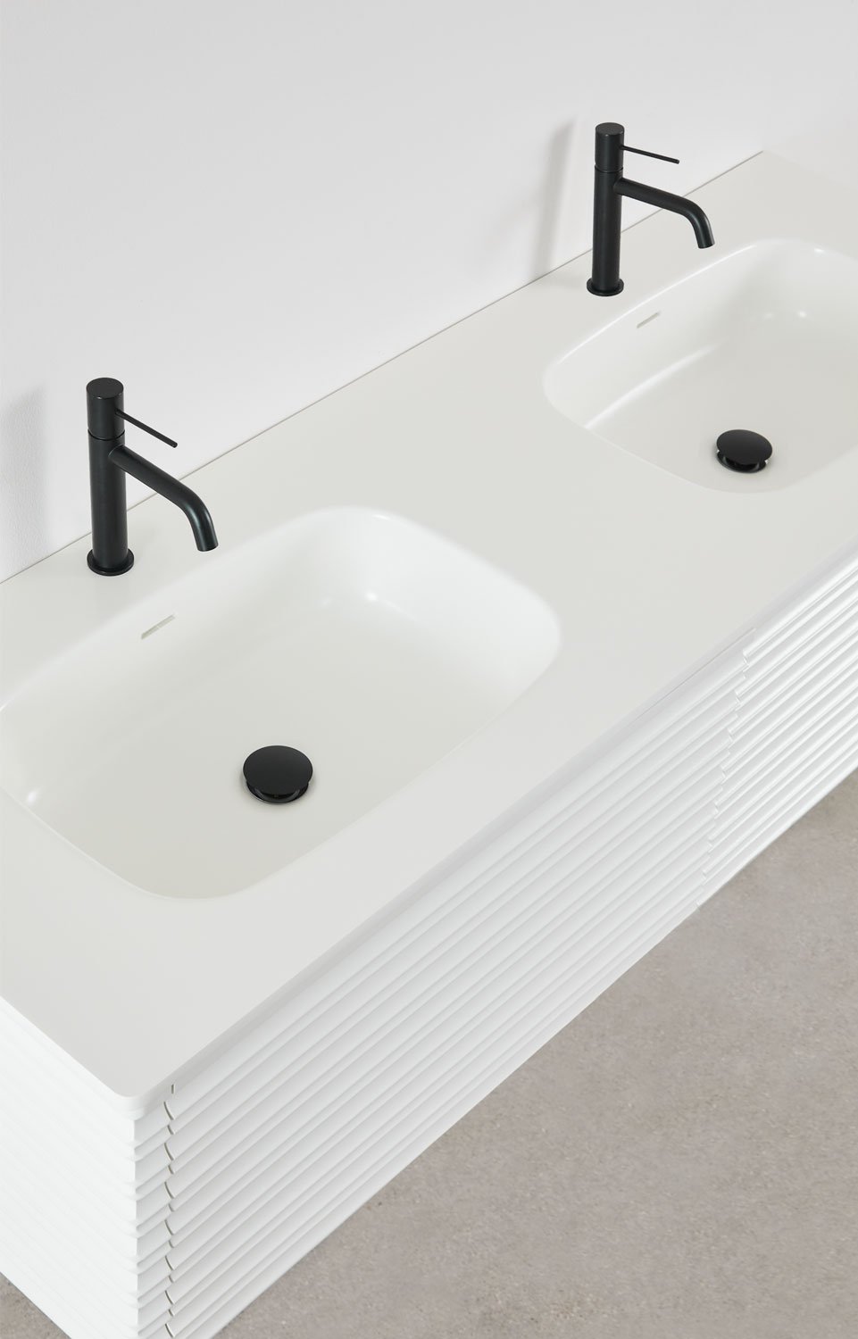 Ensemble de meubles de salle de bain en bois Noura avec vasques intégrées, image de la galerie 4