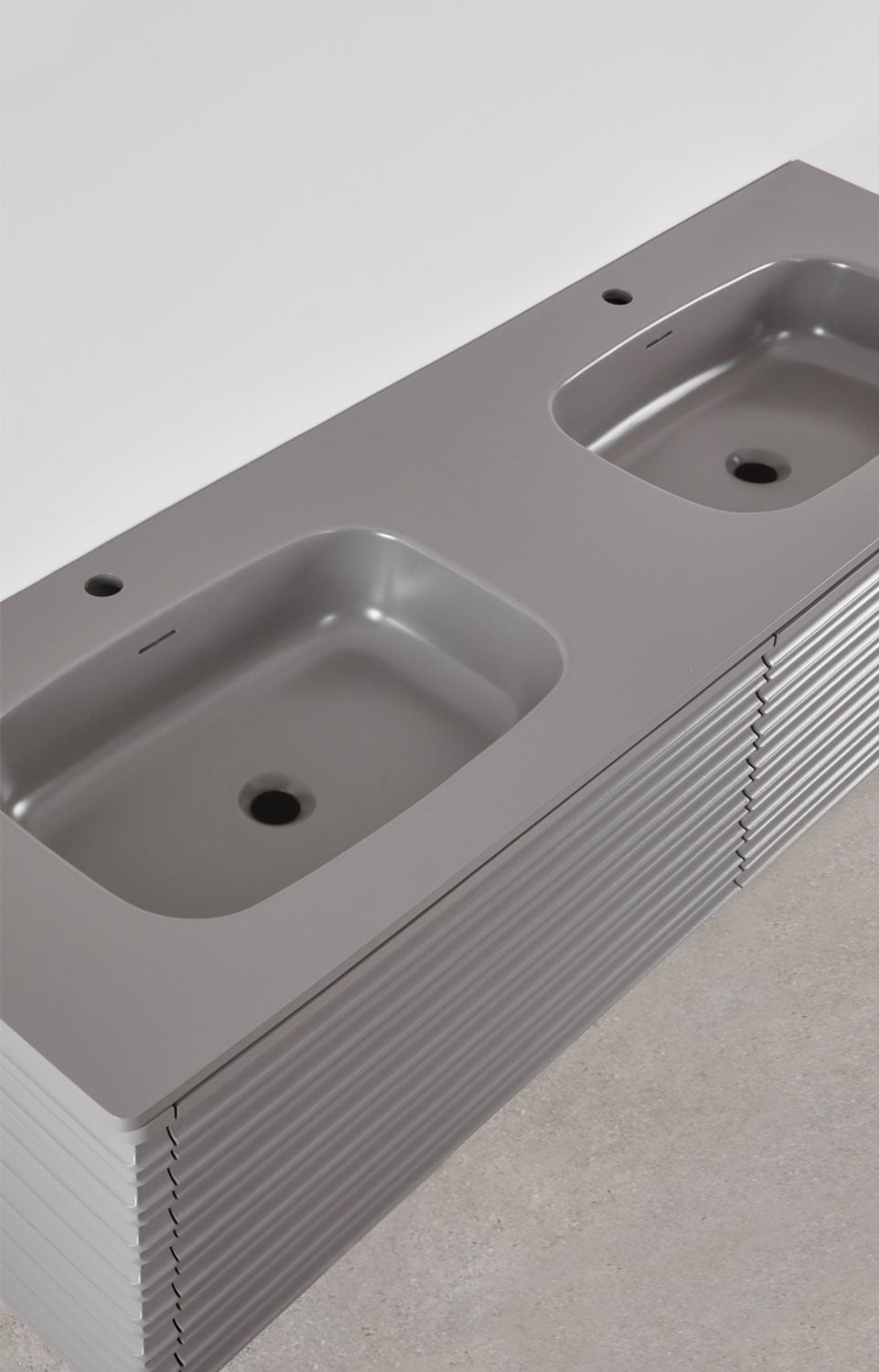 Ensemble de meuble de salle de bain suspendu en bois avec lavabos intégrés Noura, image de la galerie 4