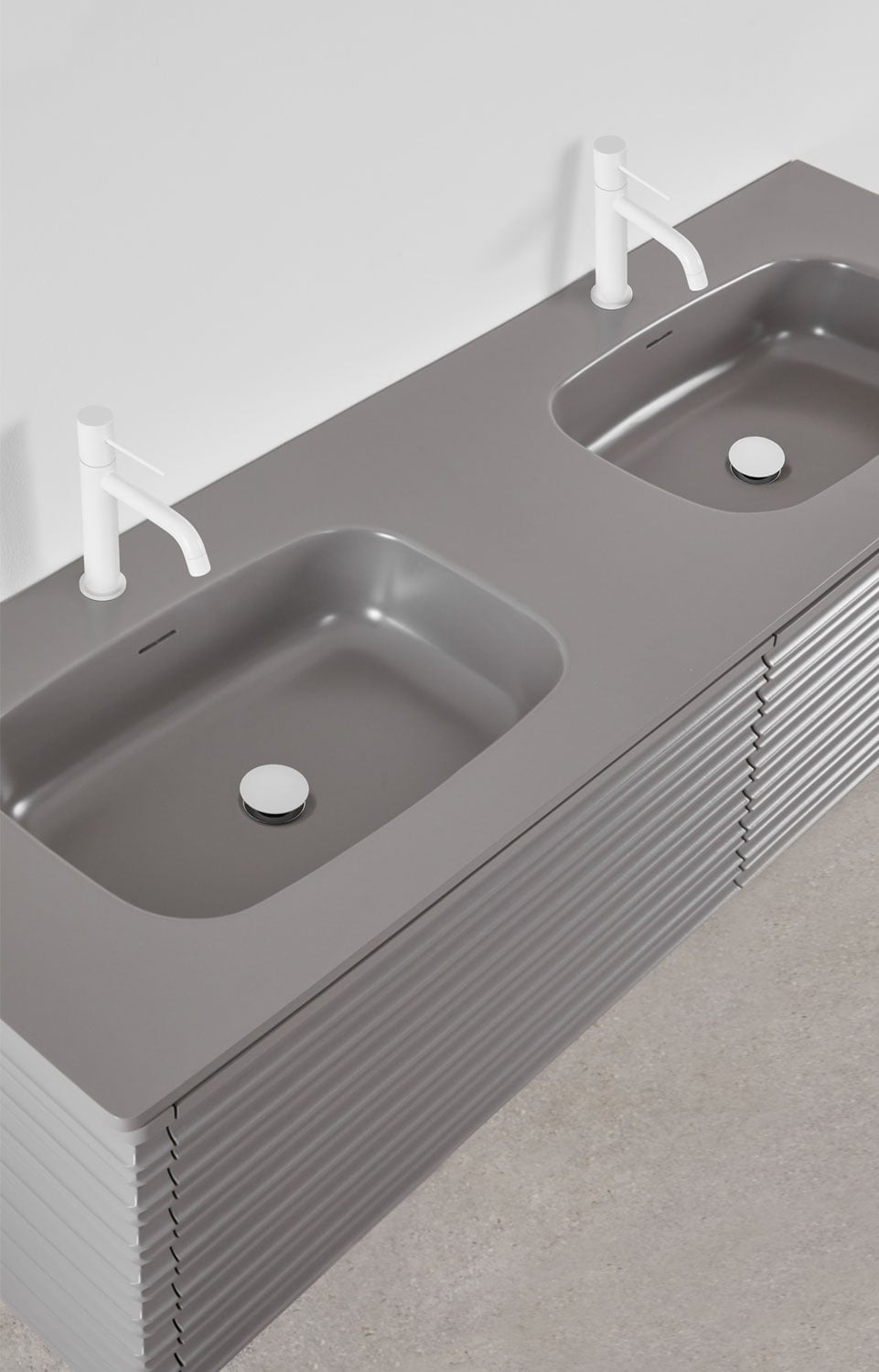 Ensemble de meuble de salle de bain suspendu en bois avec lavabos intégrés Noura, image de la galerie 4