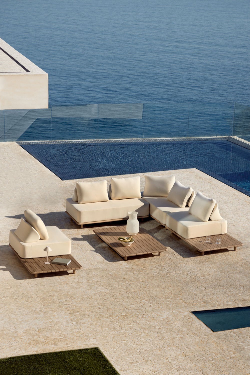 Salon de jardin avec canapé d'angle modulable 3 pièces avec table d'appoint et table basse 160x95 cm en acacia Portet, image de la galerie 1