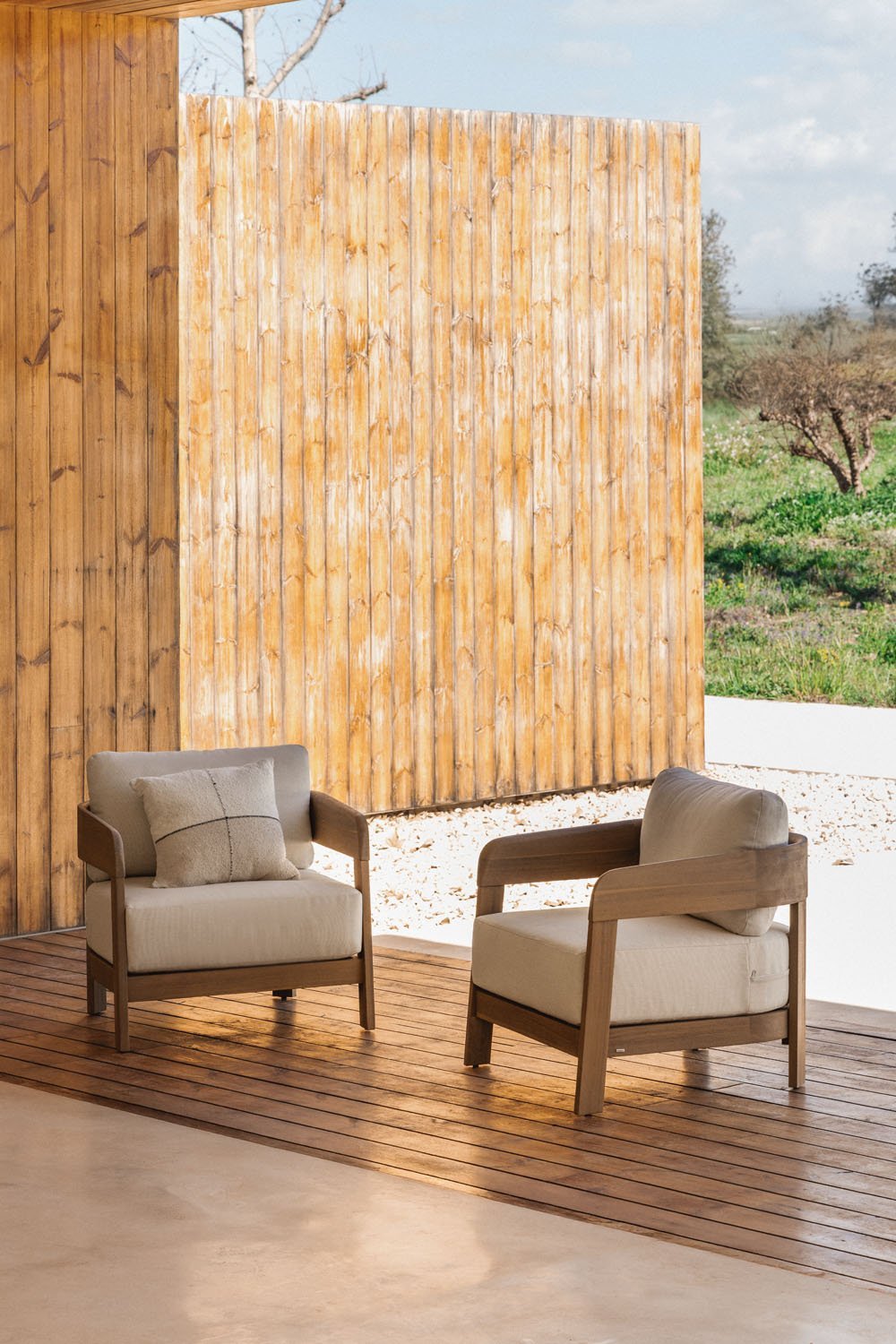 Lot de 2 fauteuils en bois d'acacia Uleno , image de la galerie 1