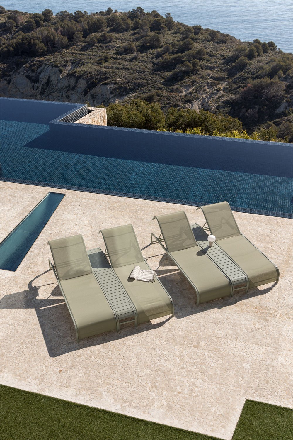 Ensemble de 2 chaises longues inclinables et table d'appoint en acier Marietta, image de la galerie 2