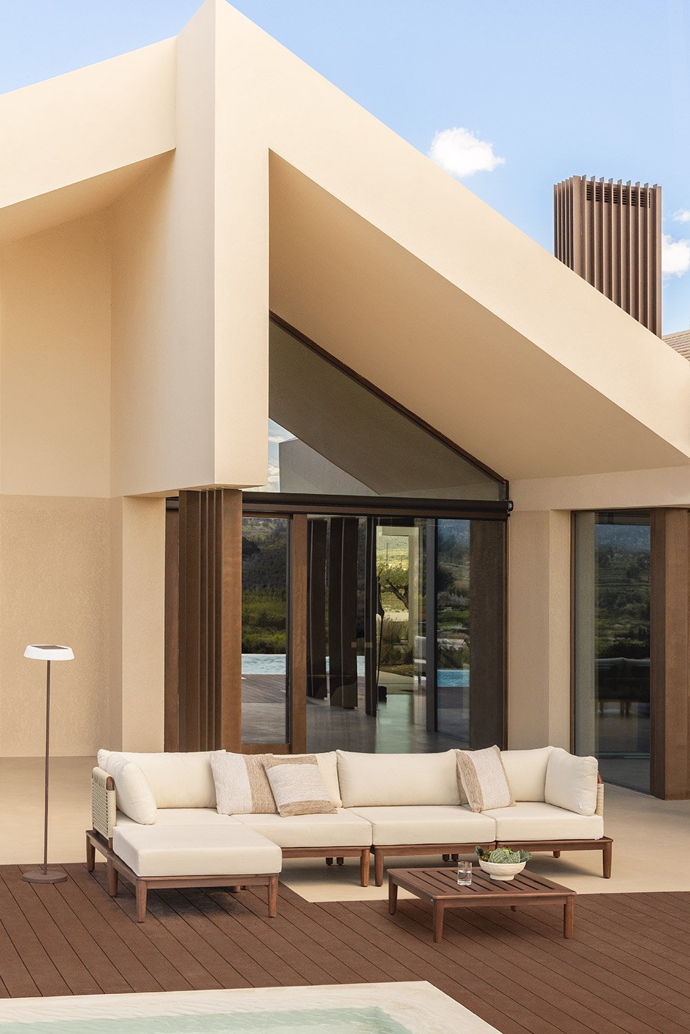 Ensemble de jardin avec canapé modulaire de 4 pièces avec 2 fauteuils d'angle, table basse et pouf en acacia Giulia, image de la galerie 1