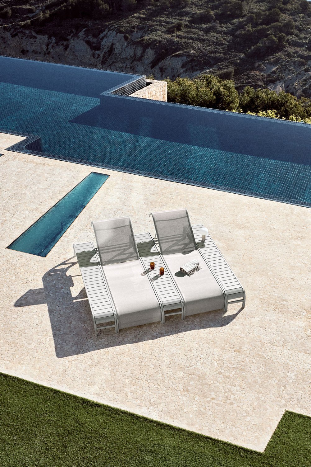 Ensemble de 2 chaises longues inclinables et 3 tables d'appoint en acier Marietta, image de la galerie 1