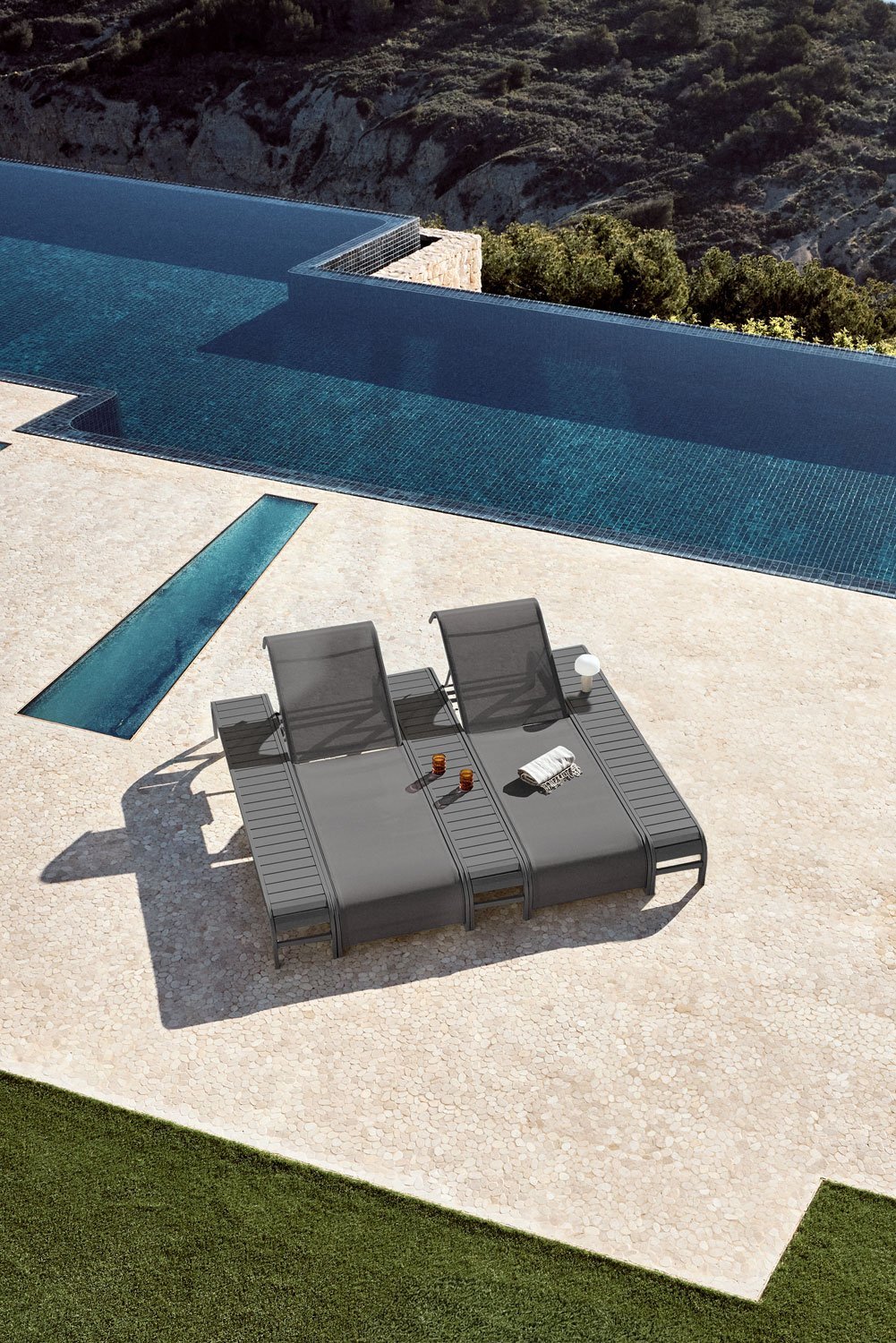 Ensemble de 2 chaises longues inclinables et 3 tables d'appoint en acier Marietta, image de la galerie 1