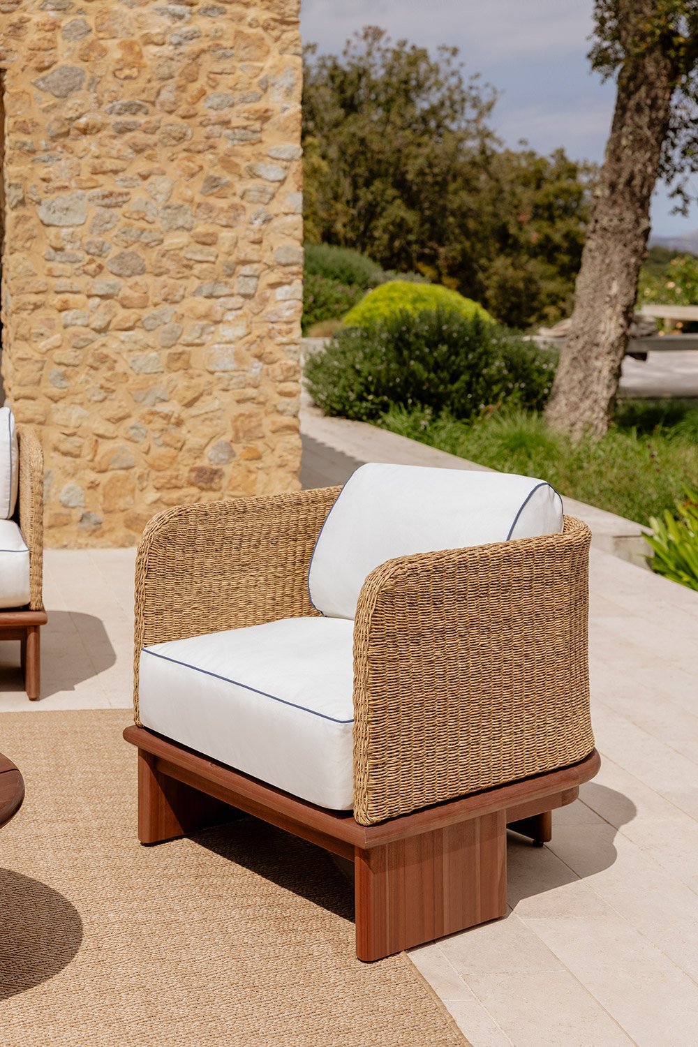Fauteuil de jardin en rotin et bois d'acacia Famara, image de la galerie 1