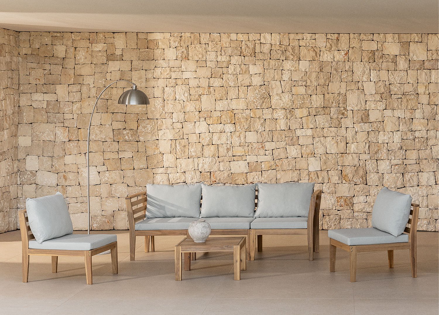 Salon de jardin avec canapé modulable 5 pièces avec accoudoirs et table basse en bois d'acacia Filips   , image de la galerie 1