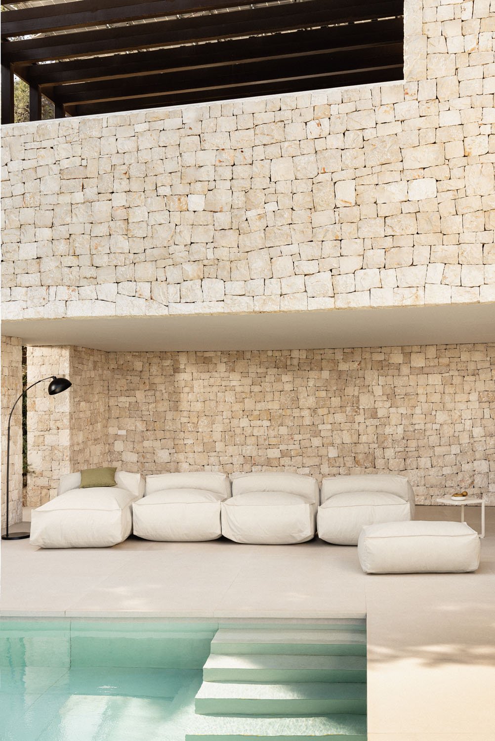 Canapé méridienne modulable 4 pièces et pouf de jardin Dojans, image de la galerie 1