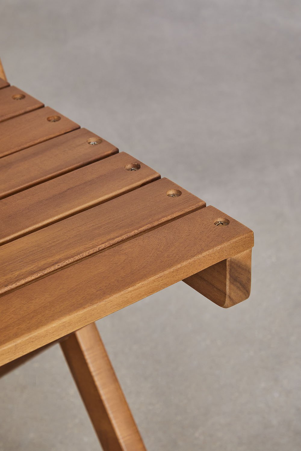 Ensemble table ronde Ø60 cm et 2 chaises de jardin pliantes en bois d'acacia Delawer, image de la galerie 9