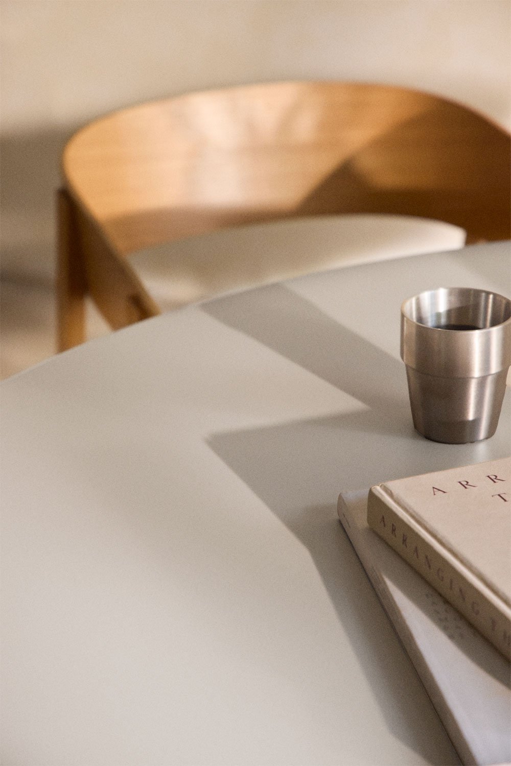 Table à manger ronde en MDF Rodeo, image de la galerie 2