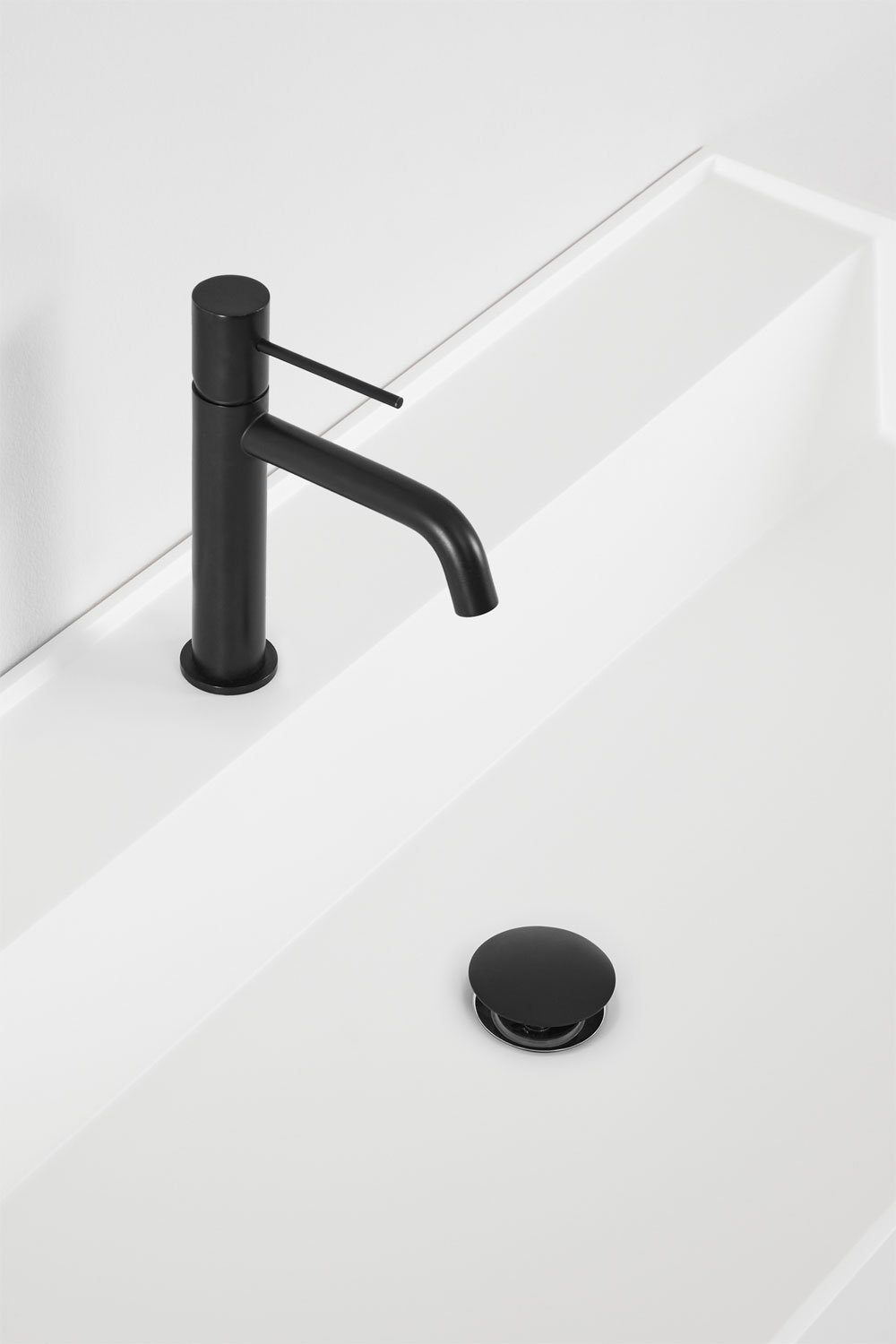 Ensemble de meuble de salle de bain en bois et placage de frêne avec lavabo intégré Ona, image de la galerie 7