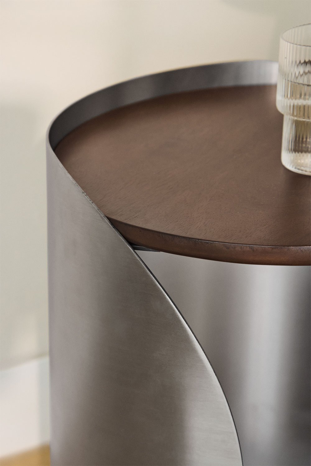 Table de chevet ronde en bois de manguier et acier inoxydable Xireisa, image de la galerie 2