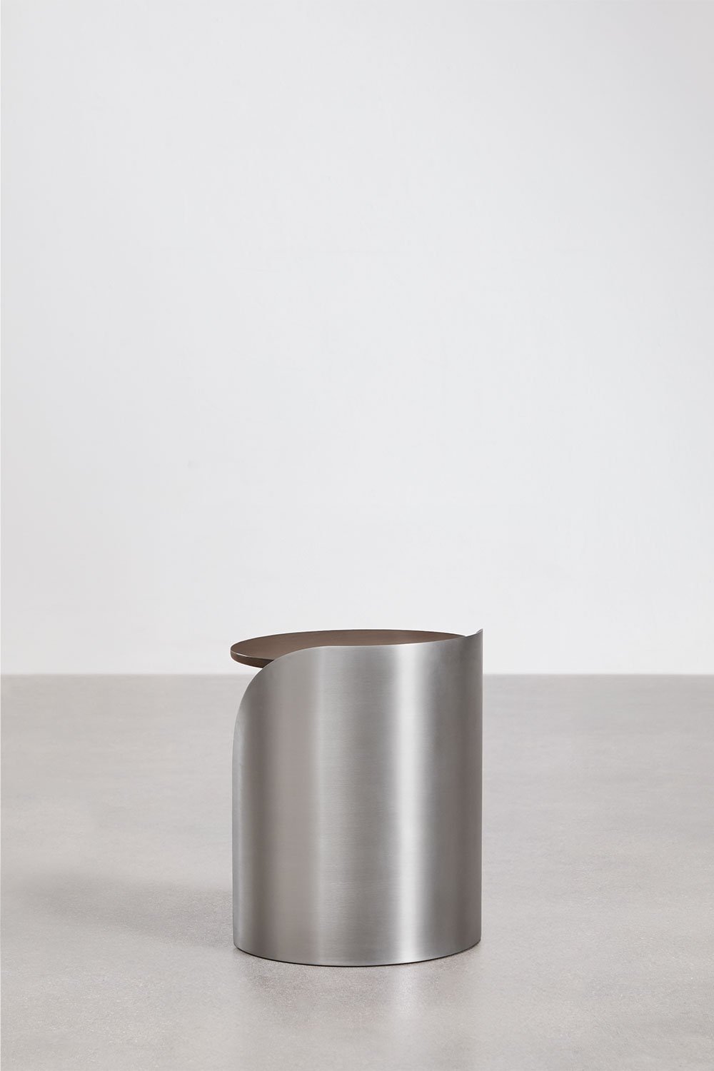 Table de chevet ronde en bois de manguier et acier inoxydable Xireisa, image de la galerie 5